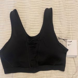 Woman’s Nike sports bra Sz: Large NWT